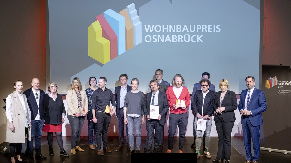 Gruppenbild mit allen Preisträgern; Foto: Hermann Pentermann